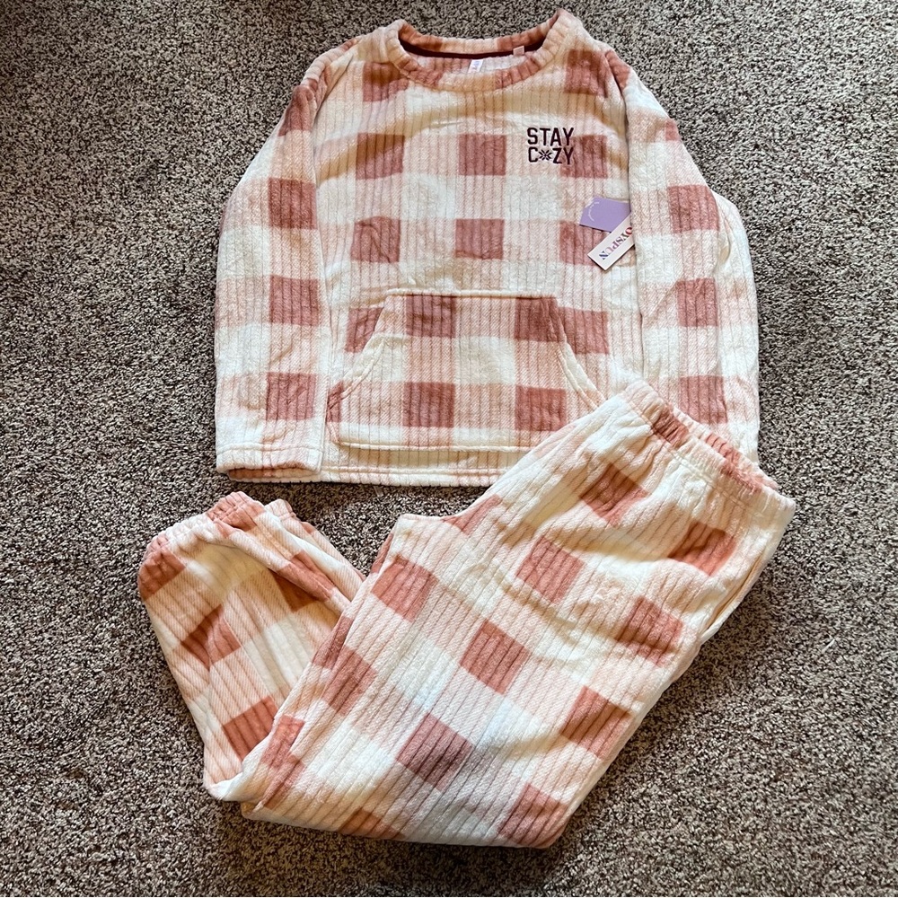 ❗️ NWT ❗️ JOYSPUN Fuzzy Pajama Set (Hoodie and Jogger)